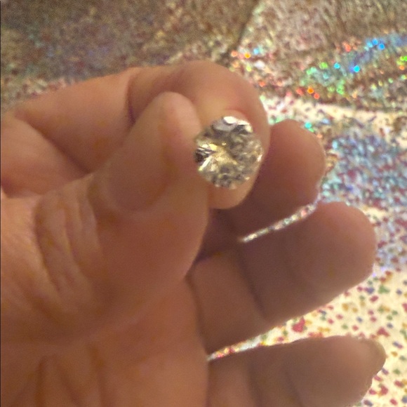 Jewelry - Elegant Silver Stud Earrings 10kt WG